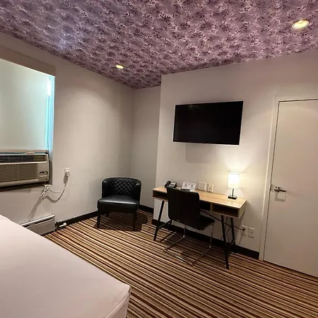 Night Hotel Broadway-2
