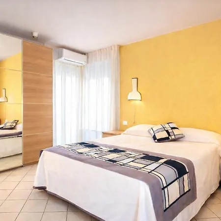 HOTEL TRIONFAL - Fronte Mare - Vicinissimi al Centro-2