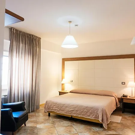 Royal Hotel-2