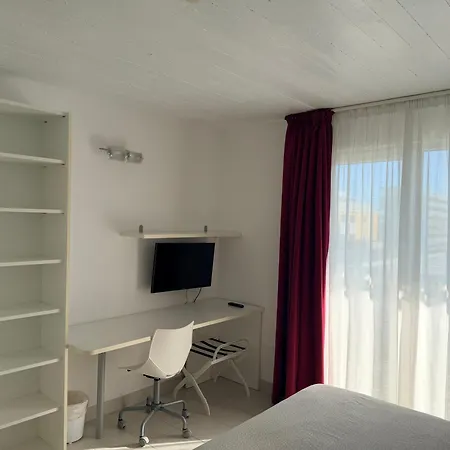 Aparthotel Holiday-3