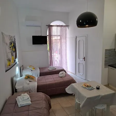Le Lumìe L' antico Cortile Camere Con Cucina Privata With Private Kitchen-3