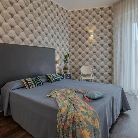 Hotel 2000-2