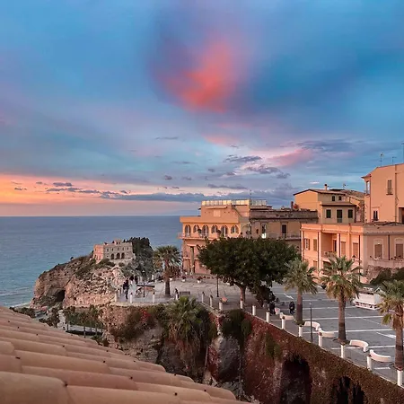 B&B Island Tropea -Sea View Rooms & Suites--2