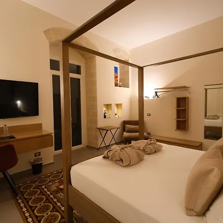Meteoron Luxury Rooms-2