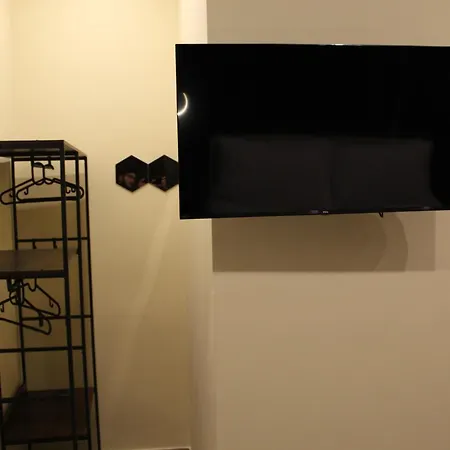 BlackWoody Contemporary Rooms - Napoli Centro Storico Via Toledo-3
