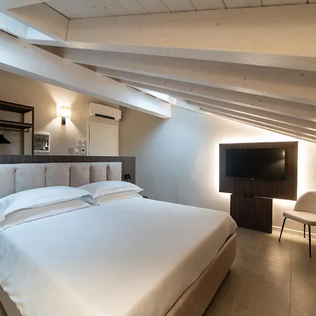 Modena Relax Luxury Rent Rooms-3