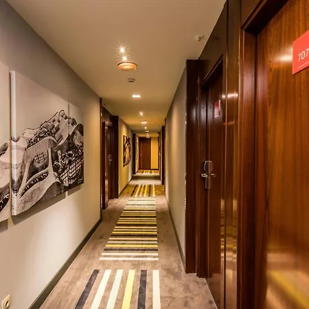 Leonardo Hotel Barcelona Gran Via-3
