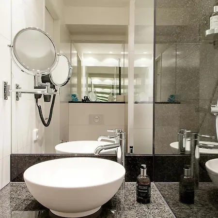 Motel One Amsterdam-Waterlooplein-3