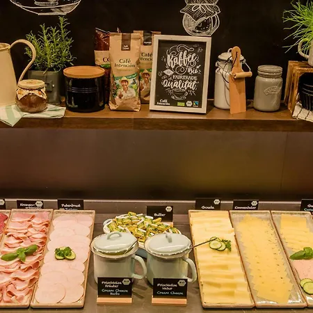Motel One Barcelona-Ciutadella-3