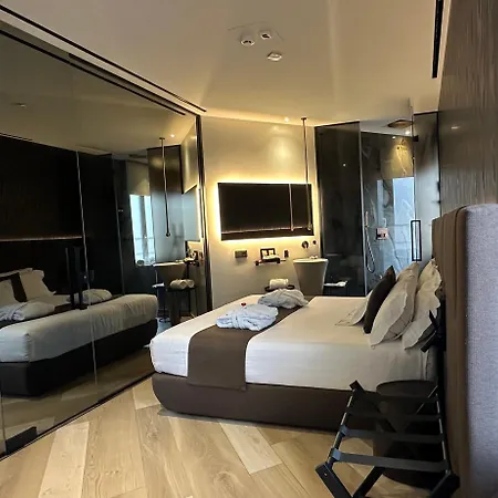 Tritone Luxury Suites Fontana di Trevi-3