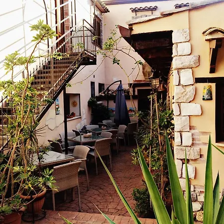 Seven Rooms-2