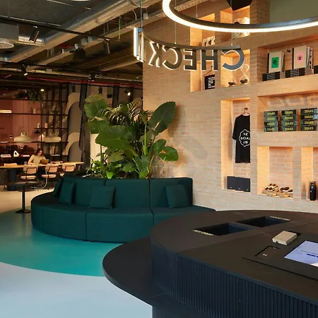 The Social Hub Barcelona Poblenou Extended Stay-2