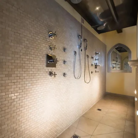 Vogue Hotel Arezzo-3