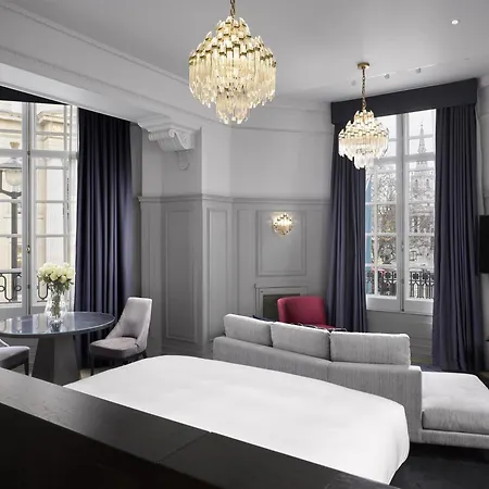 The Trafalgar St James London Curio Collection By Hilton-2