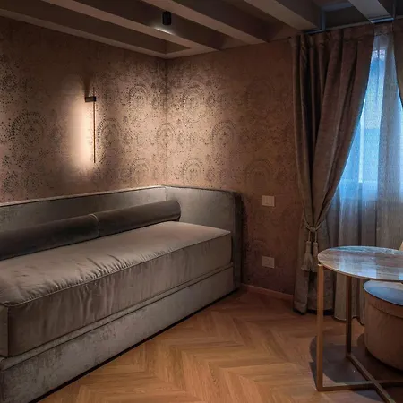 Hotel Antiche Figure-2