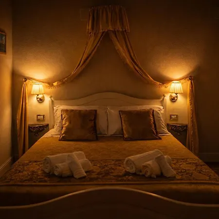 Palazzo Titti Rialto Suites-2
