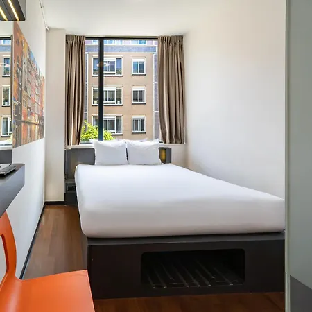 Easyhotel Amsterdam City Centre South-2