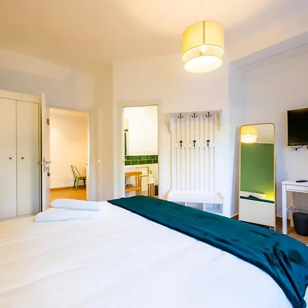 Bed & Breakfast Across The Room-2