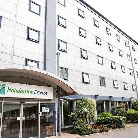 Holiday Inn Express Royal Docks By Ihg-3
