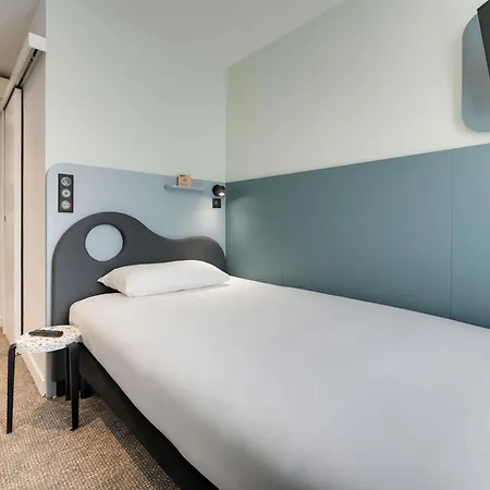 Ibis Styles Paris Cadet Lafayette-3
