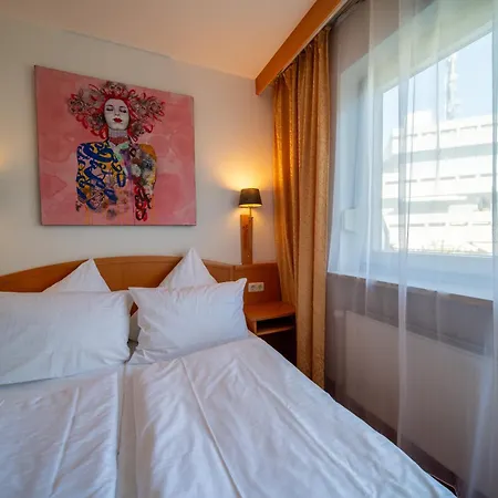 Hotel Mondial Munich-3