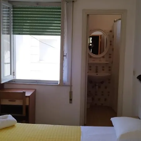 Fiorina Bed&Breakfast - Colazione fino a mezzogiorno - Parcheggio moto videosorvegliato gratuito-2