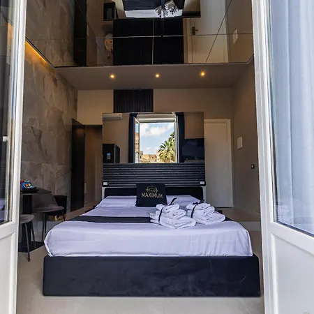 Maximum Suite & Spa-3