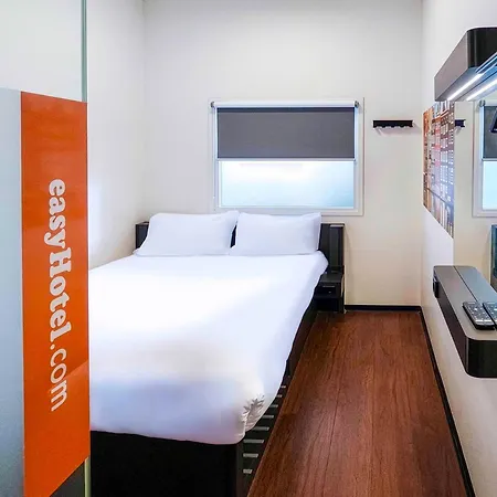Easyhotel Amsterdam City Centre South-3