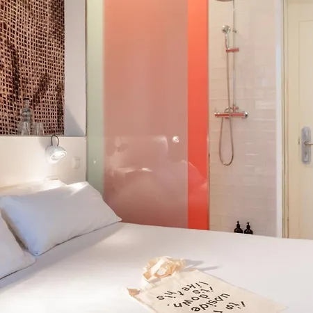 Chic&Basic Tallers Hostal-3