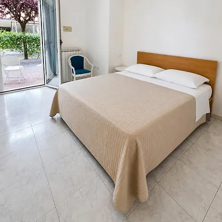 Family Hotel Antibes -50m dal mare --2