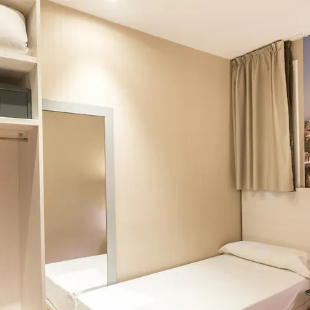 Hostal Bcn Ramblas-3