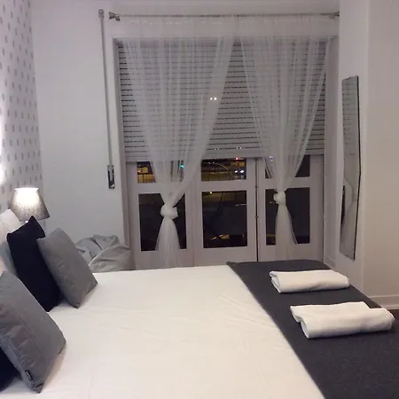 4U Lisbon IV Guesthouse Airport-3