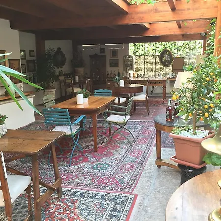 Bed And Breakfast Oz-3