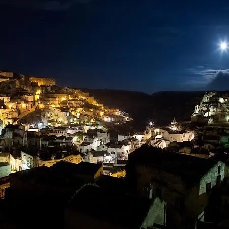 Vittorio Veneto Matera Luxury Rooms-3