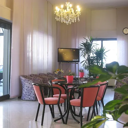 Hotel Ciondolo D'Oro 5 minuti da Rimini Fiera CON PARCHEGGIO INCLUSO-3