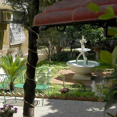 B&B Tiburtina Garden-3