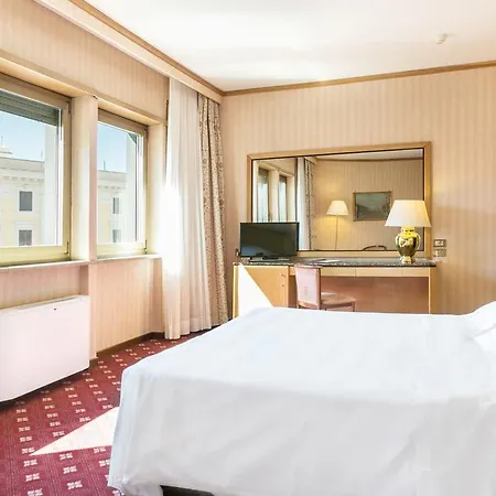 Hotel Beverly Hills-2