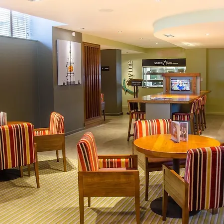 Premier Inn London Hammersmith-3