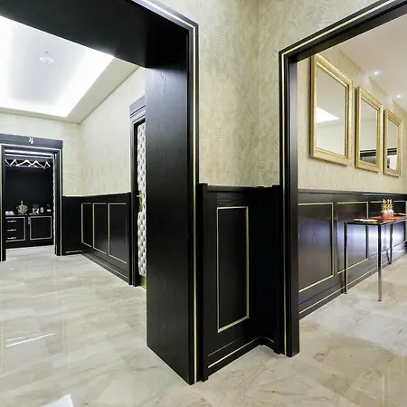 Spanish Diamond Luxury Suites & Jacuzzi-2