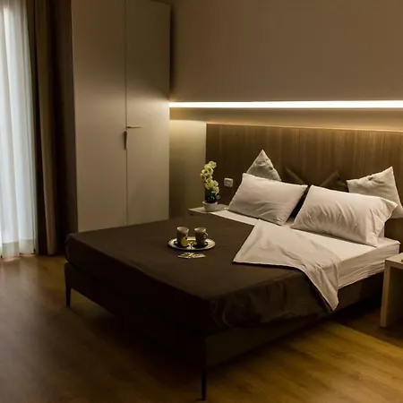 Le Affacciate Bruzie Home Guest House-2