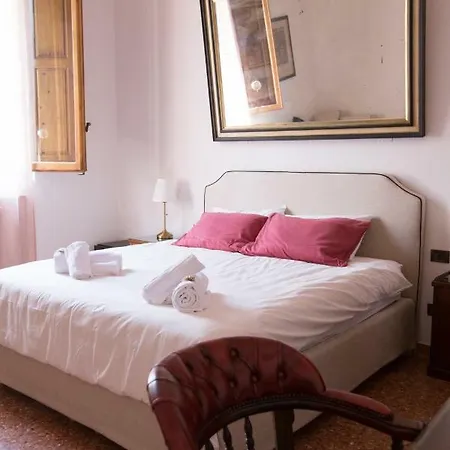 Baldovini Home Stay, Close To The City Center-3