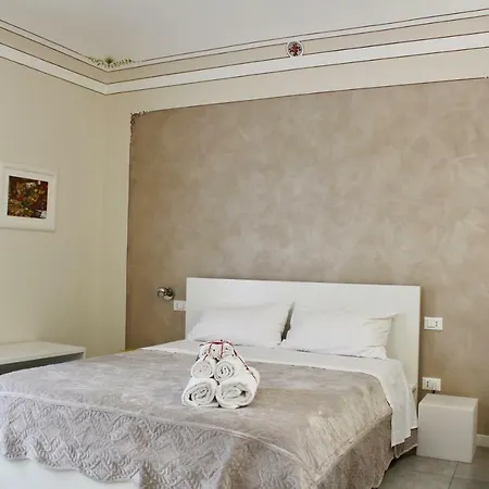 Triscele Glamour Rooms-2