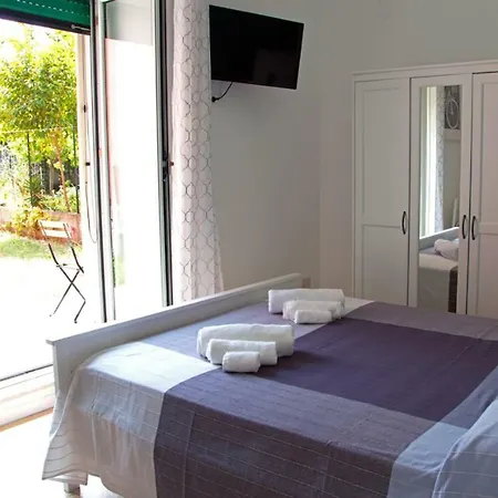 Valente Rooms-3