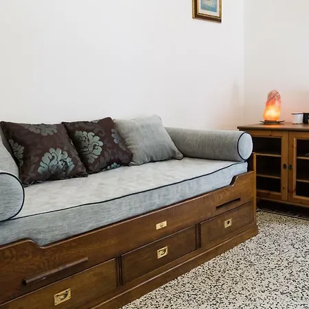 Baldovini Home Stay, Close To The City Center-2