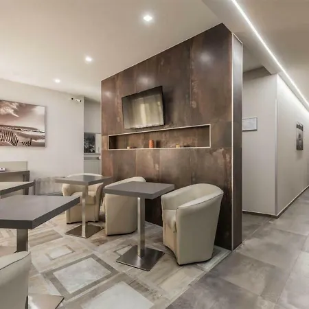 Astoria Deluxe Rooms-2