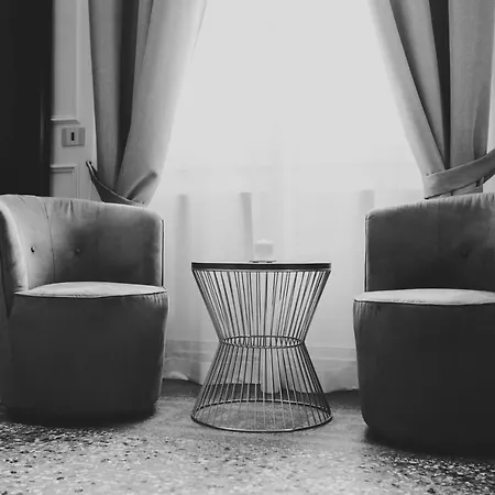 Gregorini Bingham Art Luxury Suites-3