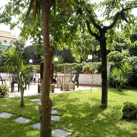 Hotel Aurora Garden-2