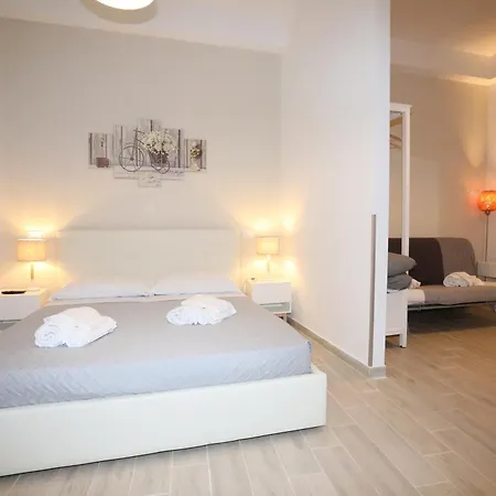 Unique Luxury Apartment And Rooms-3