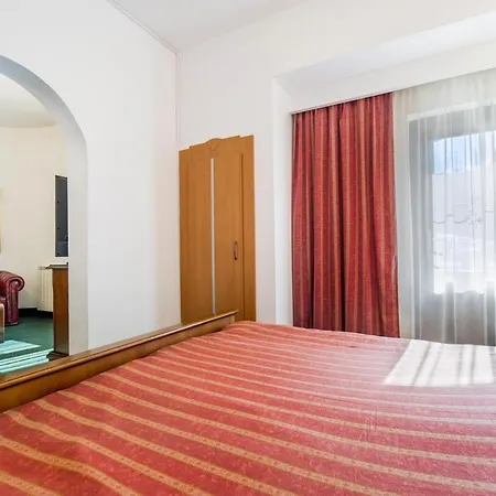 Hotel Carpati Imparatul Romanilor-2
