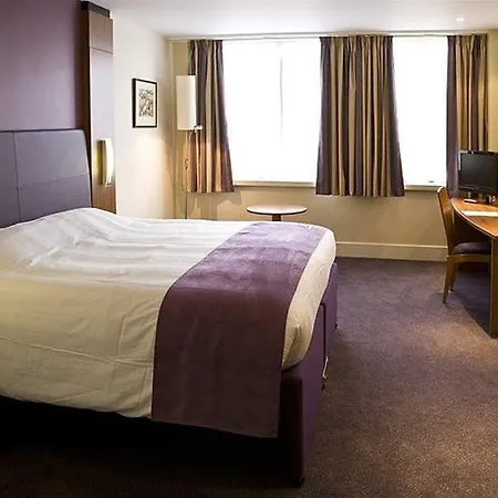 Premier Inn London City - Tower Hill-3